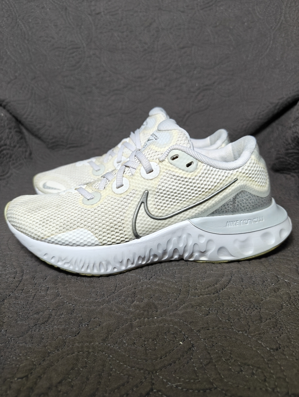 Nike Renew Run White Platinum Comfort Sneakers Running Shoes Women's Size 8
